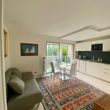 Lovely Flat With Covered Balcony In * Cannes